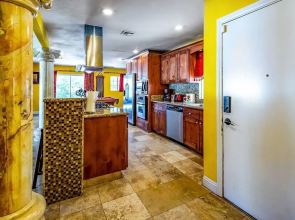 Las Vegas Elegance! Pool Table & Sparkling Pool!