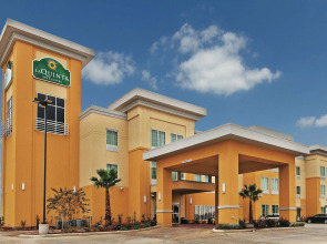 La Quinta Inn & Suites by Wyndham Jourdanton - Pleasanton
