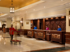 Sule Shangri-La, Yangon