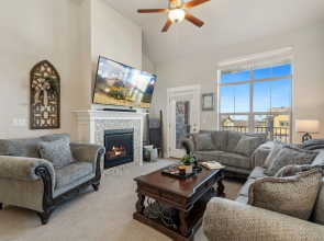 Serene Retreat With Hot Tub, Sauna, Pool & Gym