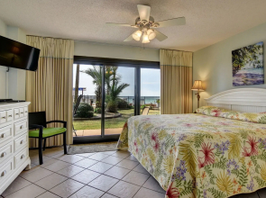 Commodore 107 1st Floor Walk Out to the Beach from Your Patio by RedAw