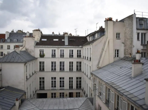 Stylish and Modern Apartment in Le Marais