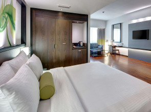 Howard Johnson Plaza By Wyndham Dubai Deira