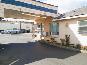 Budget Inn Madras OR, Indian Head Casino by OYO