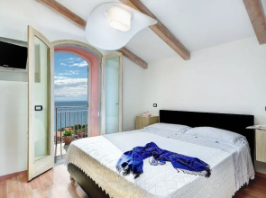 Lo zaffiro sul mare
