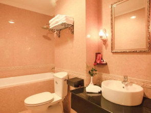 Den Long Do Hotel & Restaurant