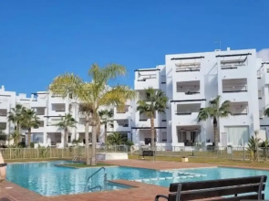 Stylish 2-bed Apartment Overlooking the Fairways