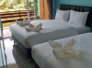 Thipburee Riverside Hotel