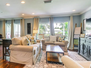 Naples Home Near 5th Ave South, Beaches & Zoo