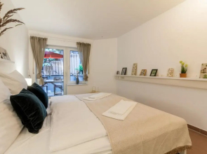 Schöne, ruhige Souterrainwohnung mit eigener Terrasse