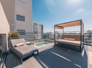 Breakfast Included at Regatta Living 605