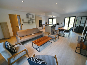 Chalet Near Durbuy With Forest & Hot Tub