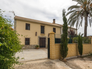 Alluring Holiday Home in Córdoba with Private Swimming Pool