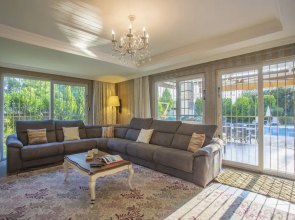Four Seasons Villa 5