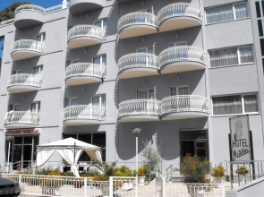 Marina Hotel