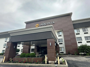 La Quinta Inn and Suites by Wyndham Cincinnati North