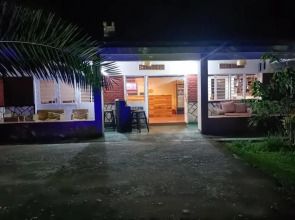 Colibri Taverne & Guest House