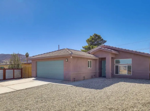 Family Home, 7 Mi to Joshua Tree National Park!