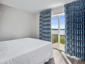 Top Floor Standard Suite Bay View