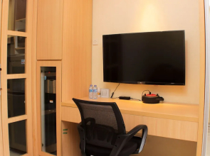 Comfort Studio Room At Oasis Cikarang Apartment