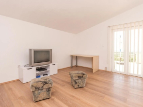 Stunning Home in Nadin With 5 Bedrooms, Wifi and Outdoor Swimming Pool