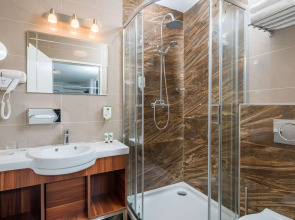 Best Western Plus Celebrity Suites