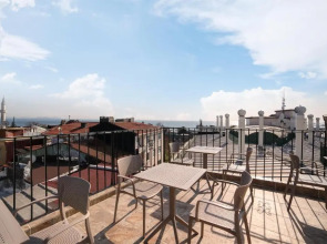 Seven Roses Apart Hotel