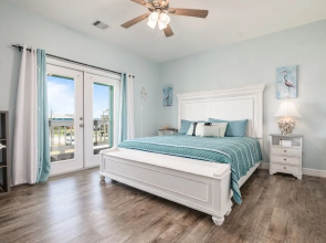 Sunrise Paradise 3 Bedroom Home by RedAwning