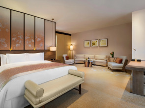 HUALUXE Shanghai Twelve at Hengshan by IHG