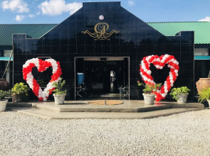 Le Dolphin's Grand Paradiso Hotel