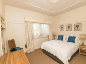 Hillside Cottage │ Comfy, Spacious, Walk to CBD & Stannies