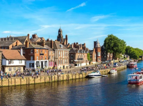 Fewster Apartment - City Centre location with free parking