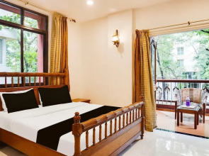 Premium Stays Near Fergusson College