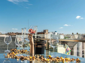 Elisabeth Downtown Apartments by UrbanRent