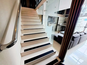 7B - 5 Bedroom Downtown Penthouse With Shared Pool
