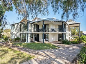 98 Steps To The Beach