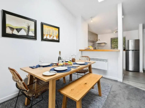 Misty Lakes - Queenstown Lakefront Apartment