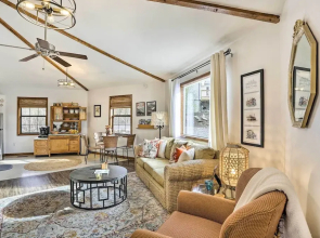 Picturesque Cottage in the Heart of Trenton!