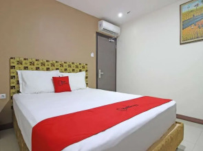 RedDoorz near UNS Solo