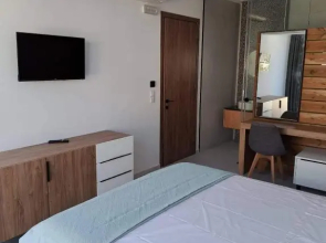 Courtyard Luxury Suites Apostolos