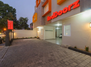 RedDoorz near Taman Makam Pahlawan Cikutra