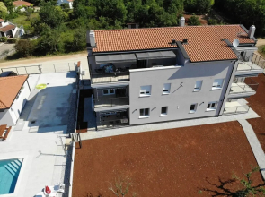 Family Apartment House Lucija With Pool