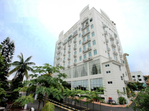 Crown Garden Hotel
