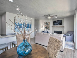Balcony & Lake Access: Hot Springs Getaway!