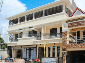 RedDoorz @ LS Suites Poblacion Culasi Antique