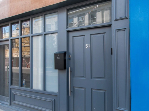 2 Bed Flat in Pedestrianized High Street