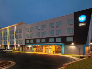Tru by Hilton Farmville