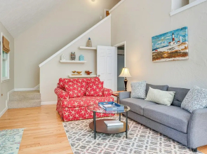 1/2 Mi to Ogunquit Beach: Maine Home w/ Deck!