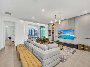Private Pool, Spa, Movie Theater Room For Family! 7 Bedroom Villa