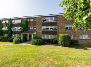 NEW 3BD Flat in the Heart of Bushey